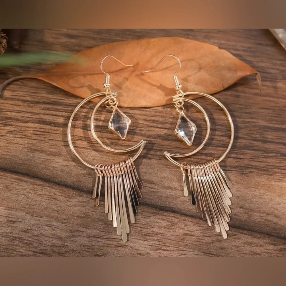 New! Elegant Gold Dangle Earrings Such A Gorgeous Piece!